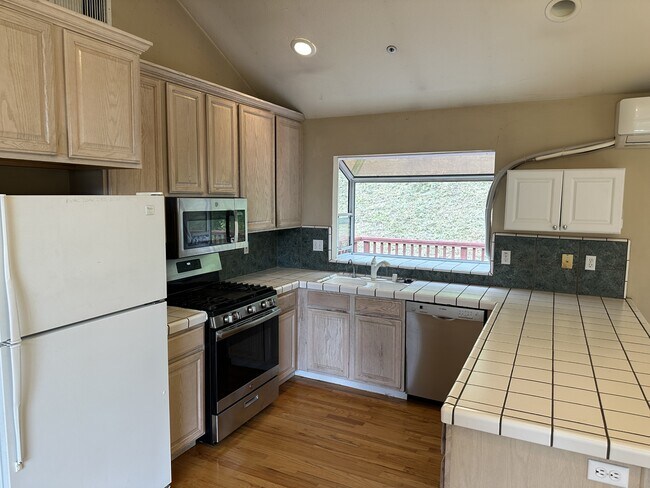 Building Photo - 25060 Soquel San Jose Rd