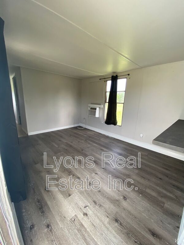 Building Photo - 8086 Heck Dr
