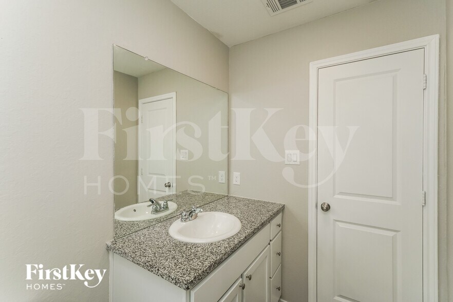 Building Photo - 7262 Plow Run