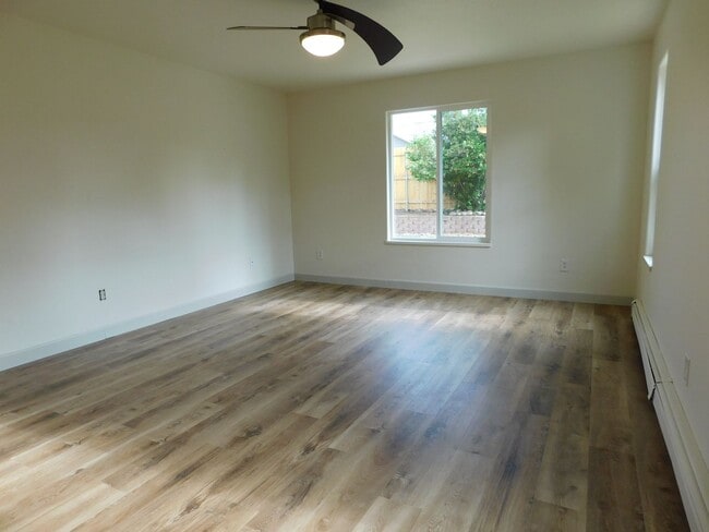 Building Photo - Recent Remodel