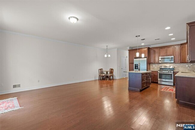 Building Photo - 52 Parkside Dr