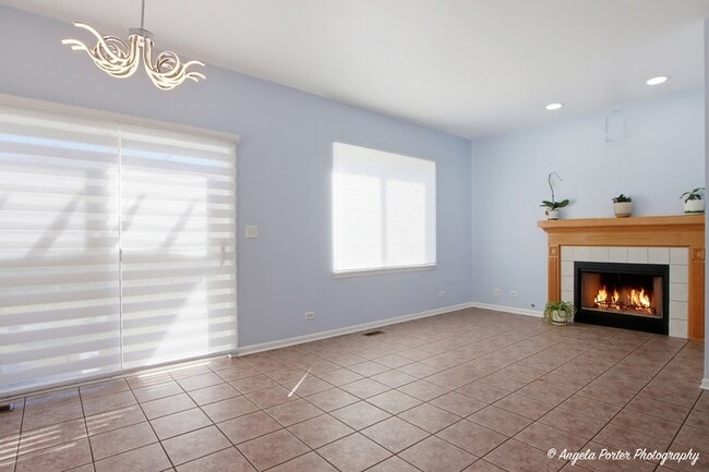 Building Photo - 749 S Parkside Dr