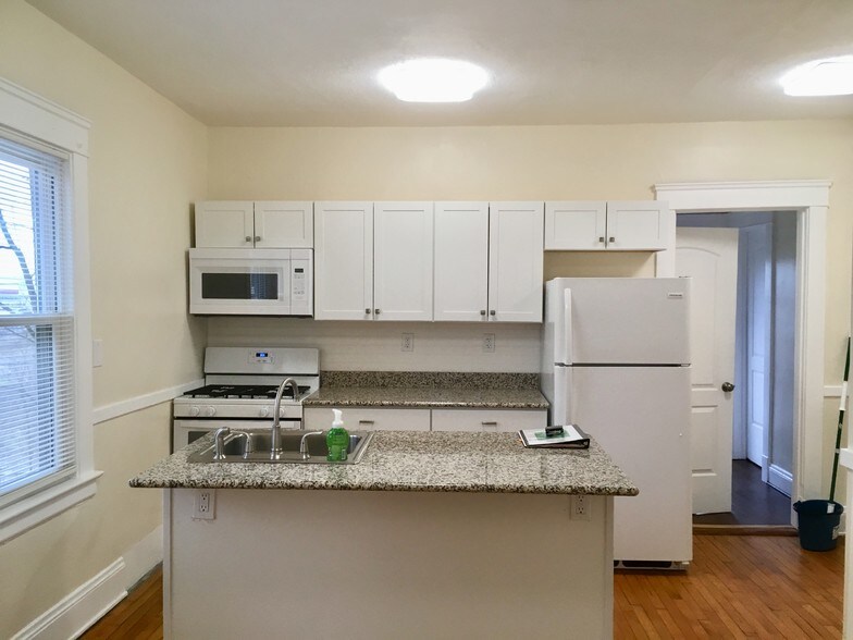 Kitchen - 1005 Auburn Ave