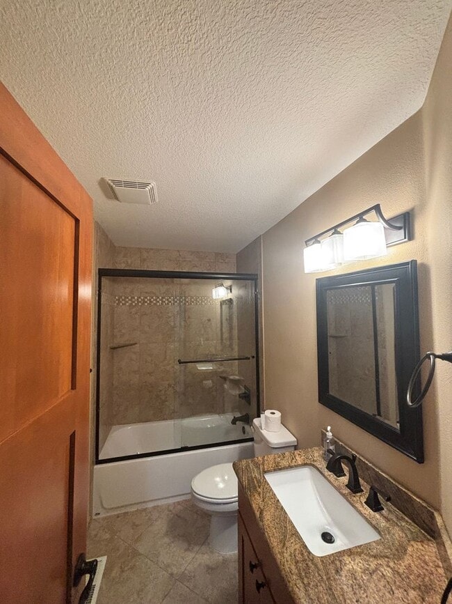 Building Photo - Spectacular Oregon City Single Level