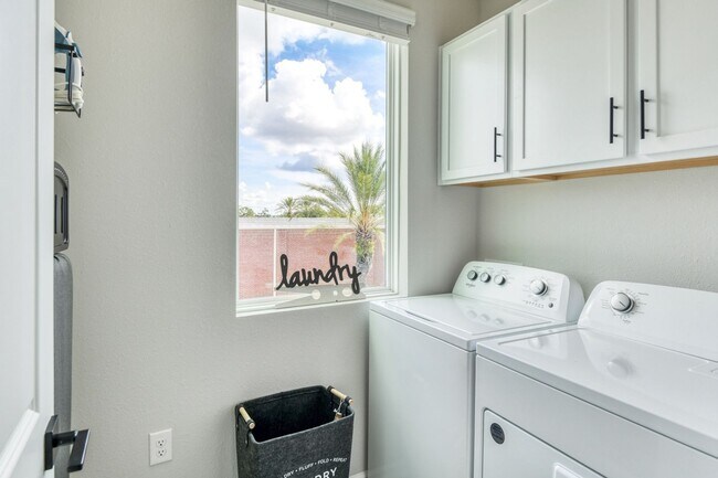 Building Photo - 1063 Farwell St