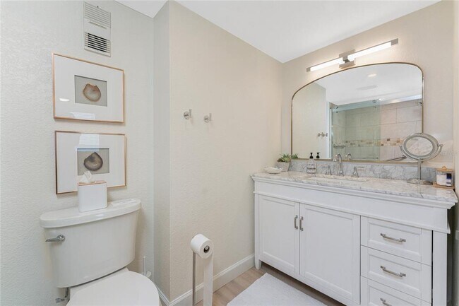 Building Photo - 1500 Park Beach Cir
