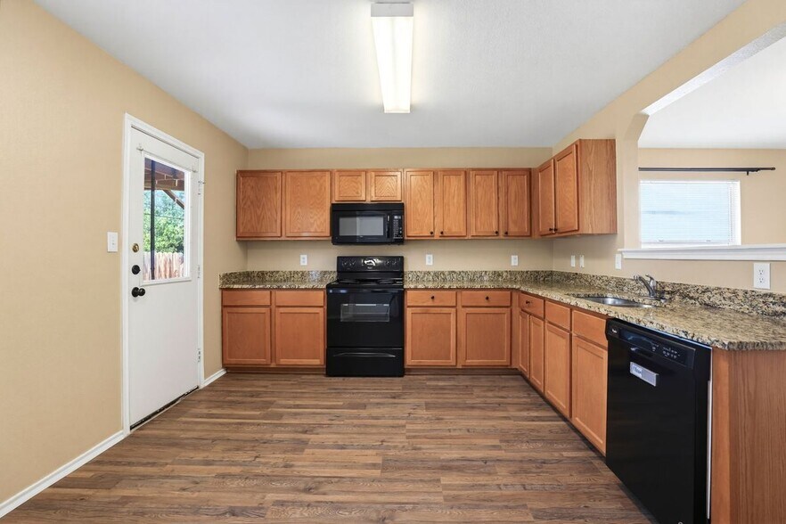 Building Photo - 3935 Regal Rose