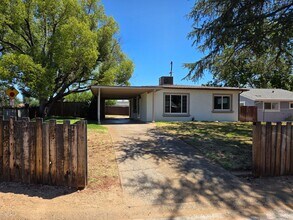 Building Photo - Large corner lot - Central Folsom 2 Bedroom, 1 Bath