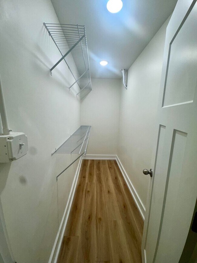 Building Photo - 2113 W Madison Ave