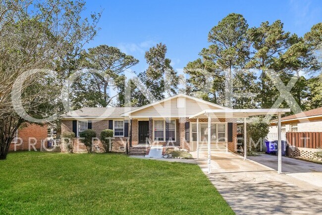 Primary Photo - Spacious 5 Bedroom in Charleston!