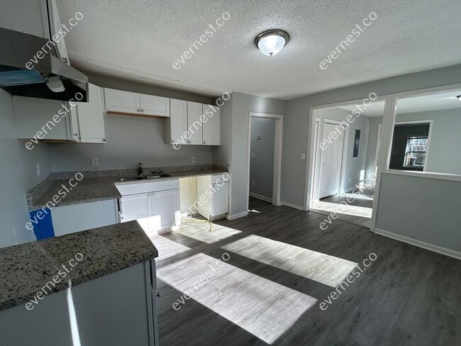 Building Photo - Charming 3-Bedroom, 2-Bathroom Home / Pet-...