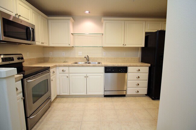 Building Photo - Tanasbourne 2 Bed 1 Bath Townhome