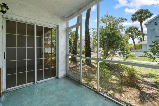 Building Photo - 1631 SE Green Acres Cir