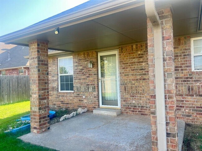 Building Photo - 1701 Dorothy Dr