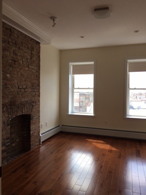 Primary Photo - 42 Beacon Ave