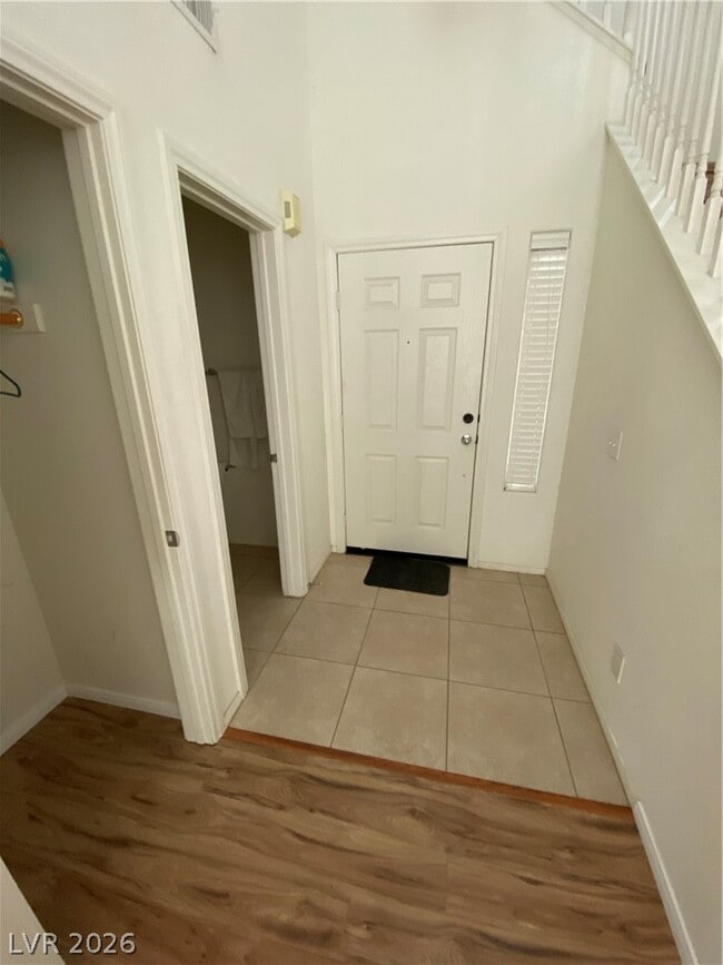 Building Photo - 10555 Lessona St