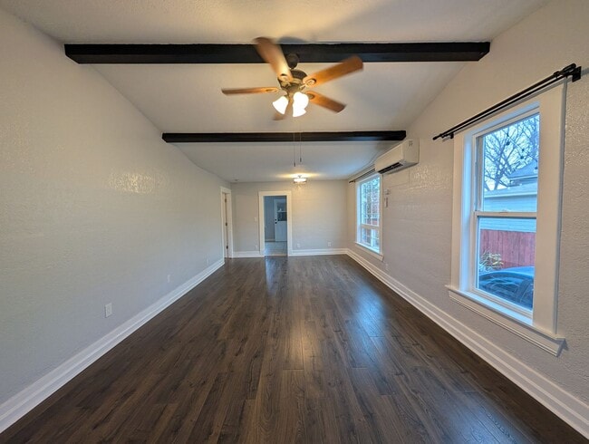 Building Photo - 2 bedroom 1 bath home