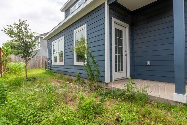 Building Photo - 8203 Woodlyn Rd