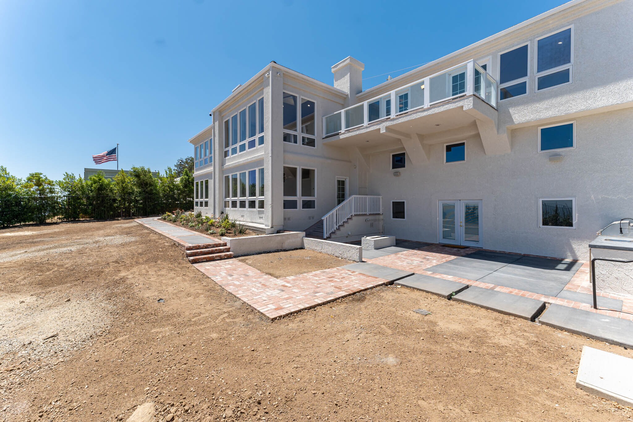 Building Photo - 1112 Mesa Dr