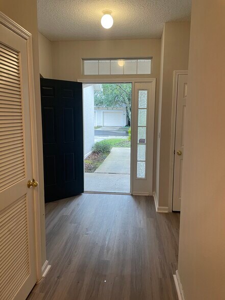 Building Photo - 5260 Collins Rd