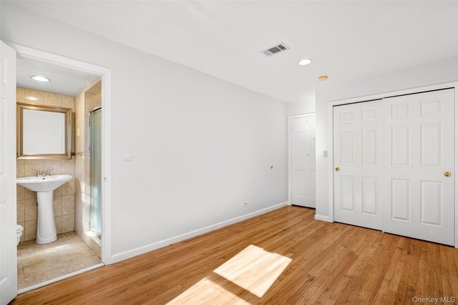 Building Photo - 528 N Wagner Ave