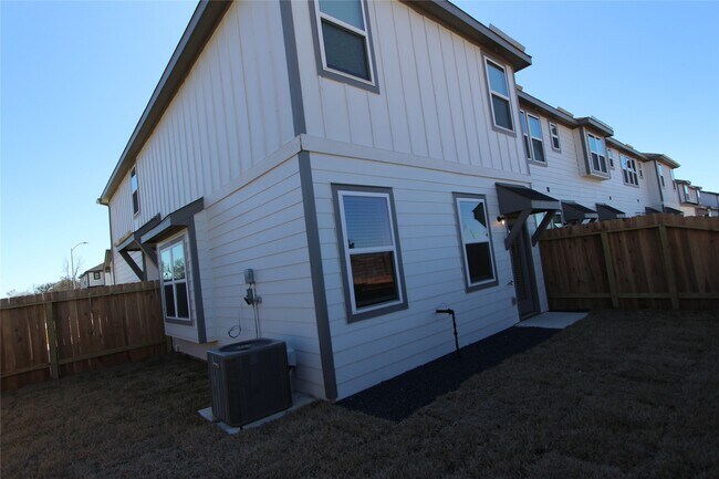 Building Photo - 27802 Western Crk Ct