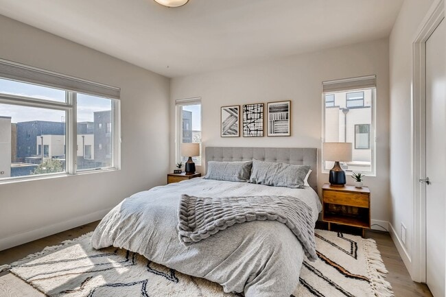 Building Photo - Contemporary Townhome with Rooftop Deck-Flatiron Views