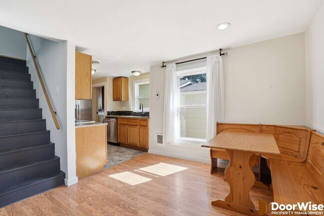 Building Photo - Charming 4-Bed Newberg Home!