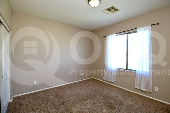 Building Photo - 11434 E Cliffrose Ln