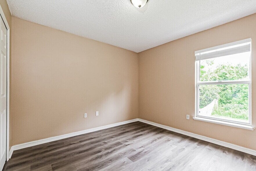 Building Photo - 239 Pleasant Gardens Dr