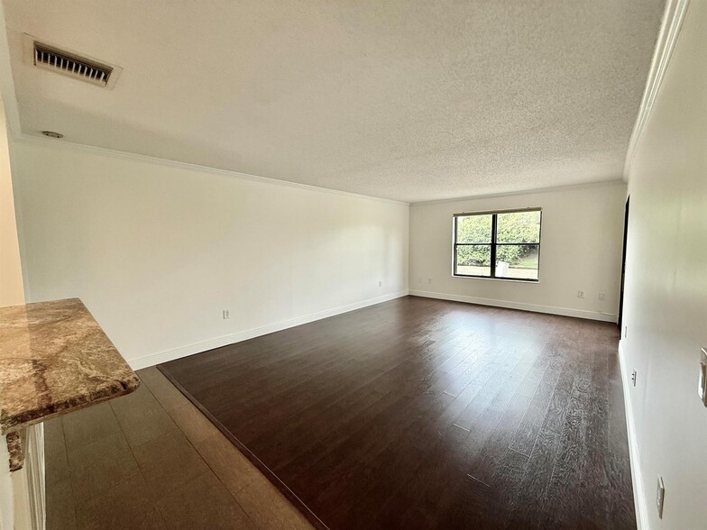 Building Photo - 13135 Chadwick Ct