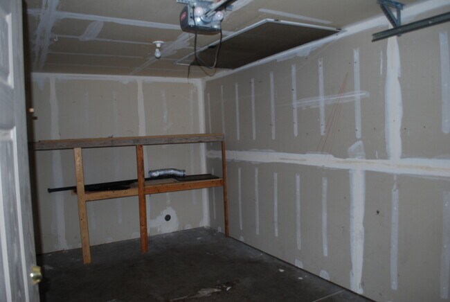 Building Photo - 3 bed Condo in Central Meridian!