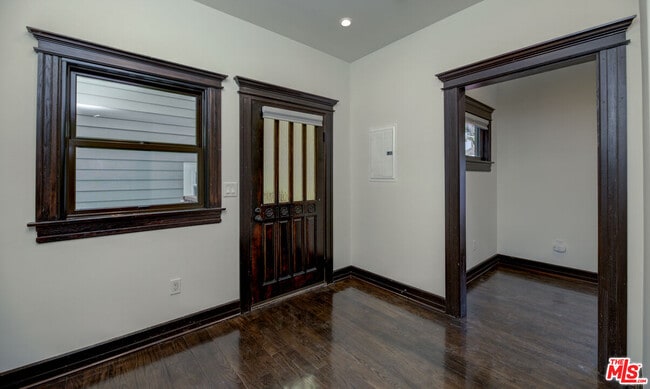 Building Photo - 140 Roselawn Pl