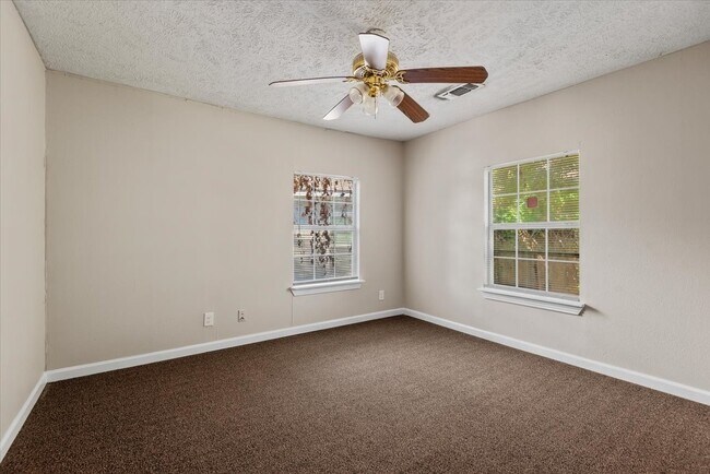 Building Photo - 7413 Dallas St