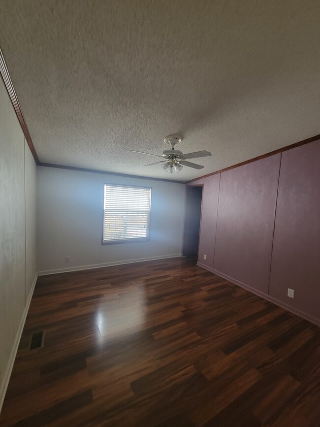 Building Photo - 427 4th St