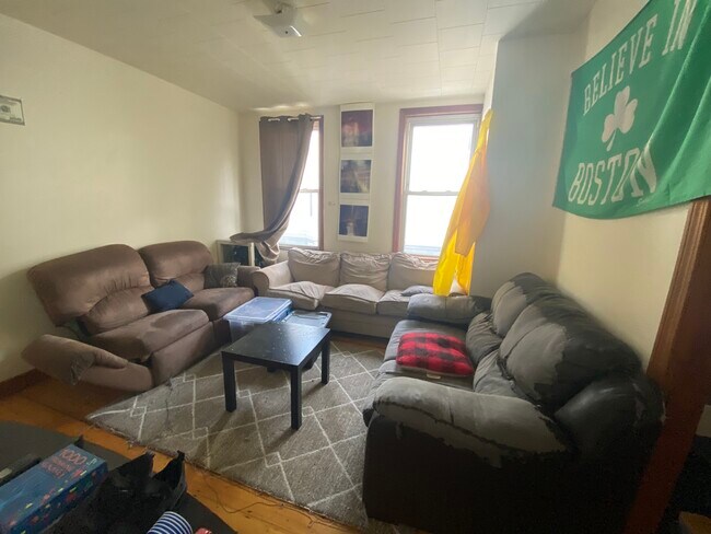 Building Photo - 1582 Tremont St