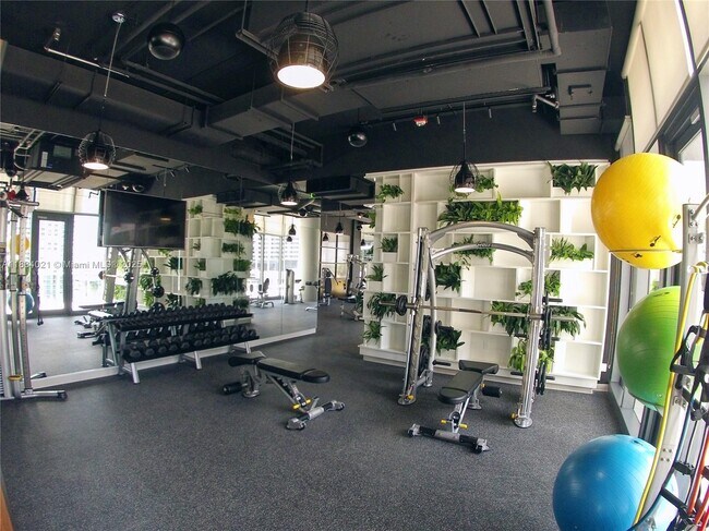 Building Photo - 45 SW 9th St