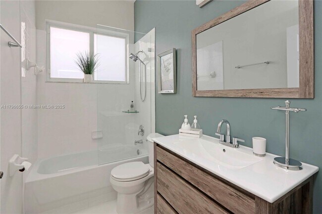 Building Photo - 3140 Fairways Dr