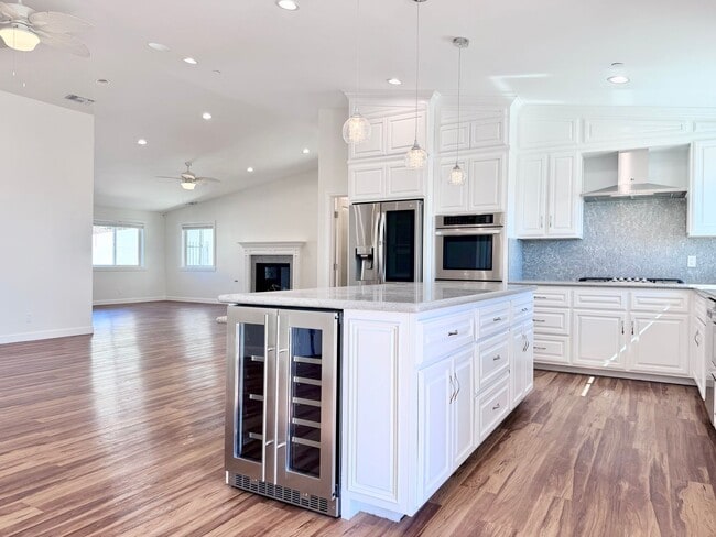 Building Photo - 5544 Crestone Ct