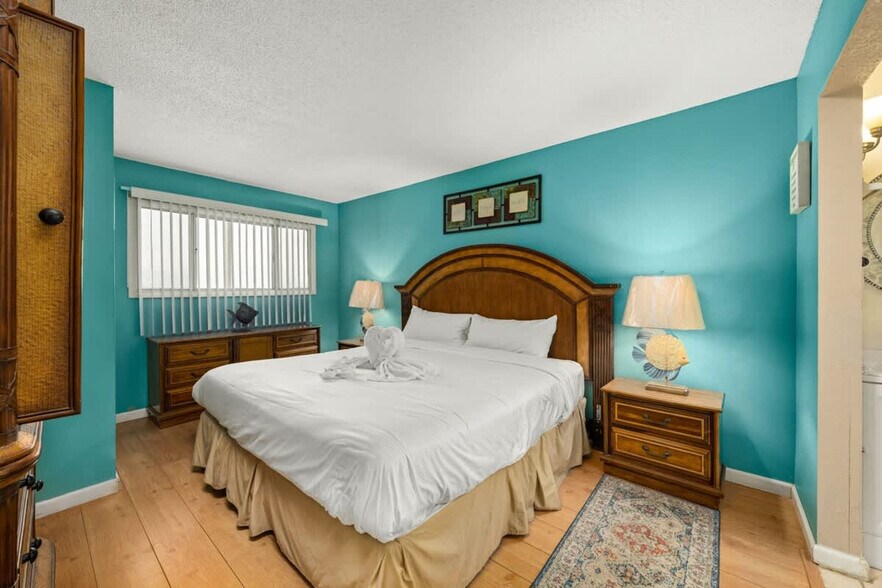 Building Photo - 8743 Thomas Dr