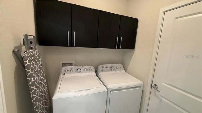 Building Photo - 5321 Amersham Ln