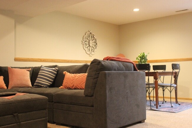Building Photo - Main Floor Living - Updated 2021 - 5 Min from Mayo