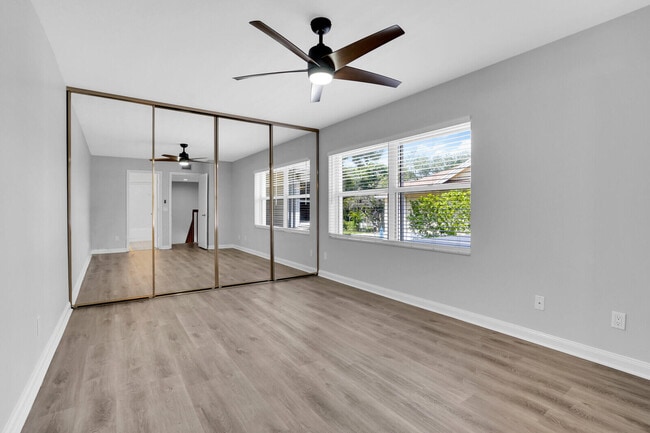 Building Photo - 8156 Chelsea 56c Ct