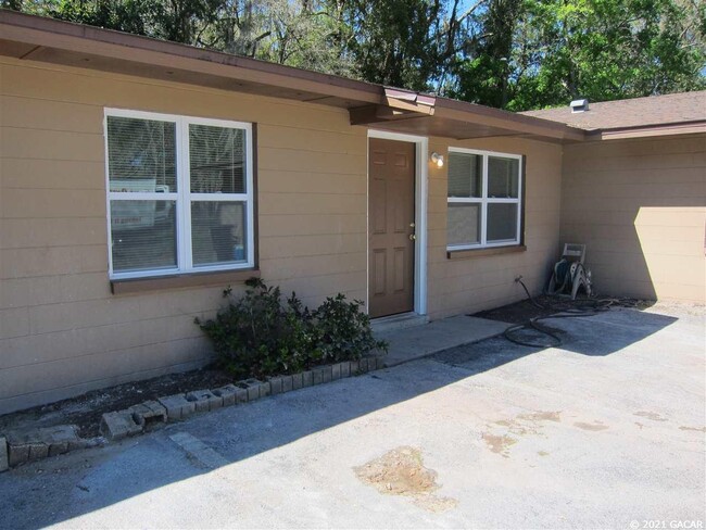 Building Photo - 812 NW 40 Ave