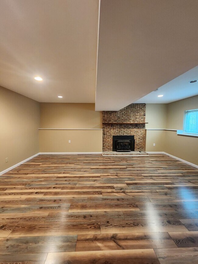 Building Photo - East Asheville Rental!