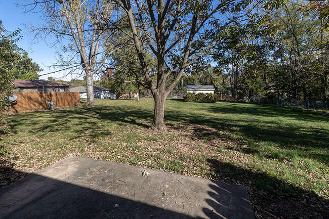 Building Photo - 1304 Millbrook Ct