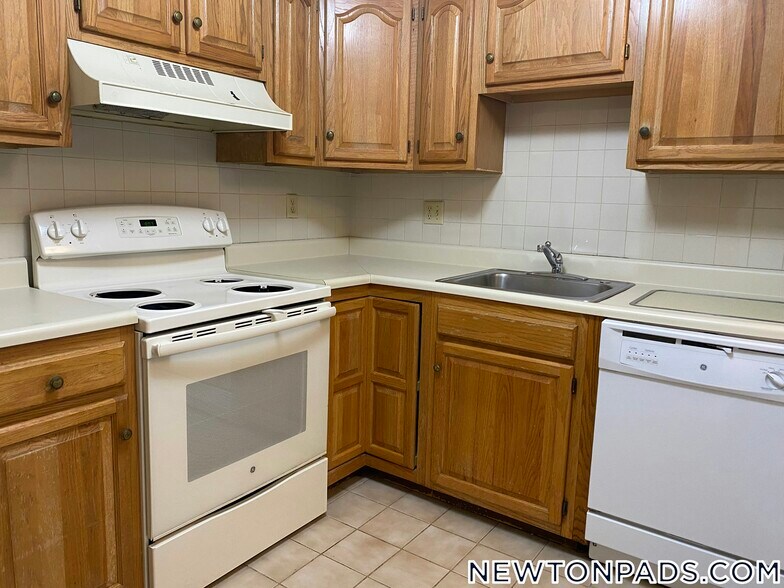 Building Photo - 276 Grove St