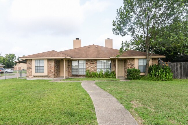 Building Photo - Great Duplex in Rowlett!