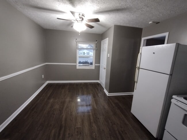 Building Photo - 1102 Capri Dr