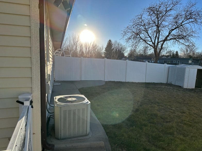 Building Photo - 4619 W 5th St